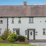 Holmefield House بيت للعطل *