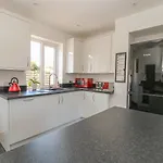 Holmefield House * ريبون